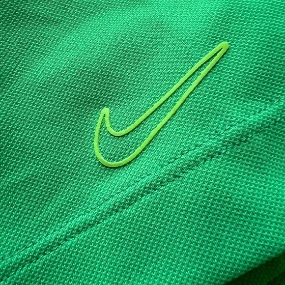 Nike Drifit Activewear Green Golf Shirt for Preteen Boy, Youth Large, Preloved - Picture 2 of 5